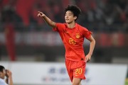 500万网彩票-30岁的大连英博中锋发文离队，俱乐部当初踢中冠时，他曾是主力